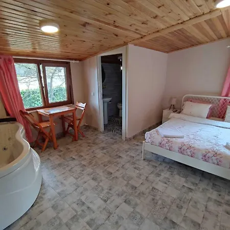 Elisa Butik 2* Adalar