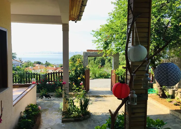 ホテル Elisa Butik アダラー